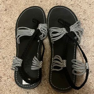 PLAKA Rope Weave Yoga Sandals nwot
